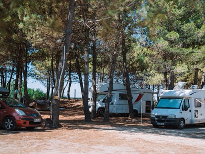Motorhome parking space - Surfen - Montenegro - RVPark in Shadow - MCM Camping