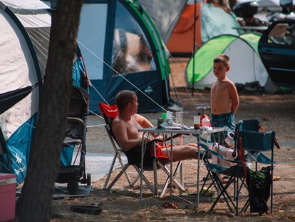 Reisemobilstellplatz - Wohnwagen erlaubt - Tent pitch - MCM Camping