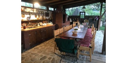 Reisemobilstellplatz - Stromanschluss - Rumänien - Sommerküche - Camping la Gradina