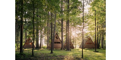 Reisemobilstellplatz - Art des Stellplatz: ausgewiesener Parkplatz - Slowenien - Our wooden huts 'Forest bed' - Forest Camping Mozirje