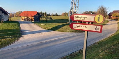 Reisemobilstellplatz - Art des Stellplatz: am Bauernhof - Lukovica - Reception I Empfang  - Camping in Tourist village Pristava I Zelten in Feriendorf Pristava