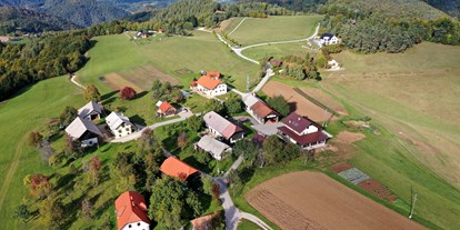 Reisemobilstellplatz - Umgebungsschwerpunkt: am Land - Carniola / Julische Alpen / Laibach / Zasavje - Camping in Tourist village Pristava I Zelten in Feriendorf Pristava