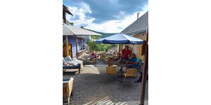Reisemobilstellplatz - Umgebungsschwerpunkt: am Land - Cerovo - Camping en accommodations Modrá Farma