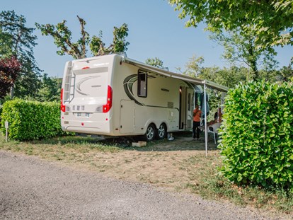 Motorhome parking space - Wohnwagen erlaubt - Drôme - Stellplatz am Fluss - Camping Côté Vercors