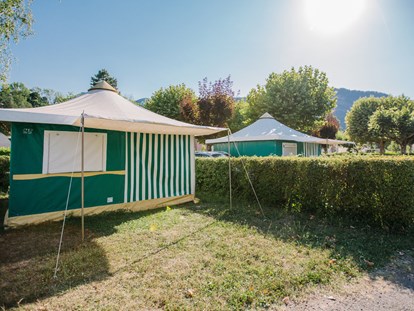 Motorhome parking space - Angelmöglichkeit - Drôme - Mietzelte BENGALI - Camping Côté Vercors