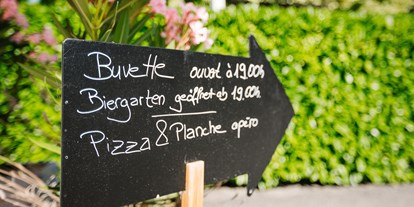 Reisemobilstellplatz - Entsorgung Toilettenkassette - Drôme - Wir begrüßen Sie in unserem kleinen Biergarten mit kalten Getränken und frischgemachter Pizza - Camping Côté Vercors