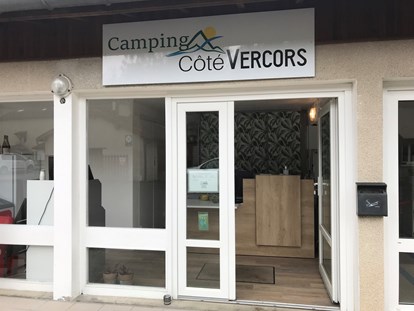 Motorhome parking space - Umgebungsschwerpunkt: am Land - Drôme - Der Empfang  - Camping Côté Vercors