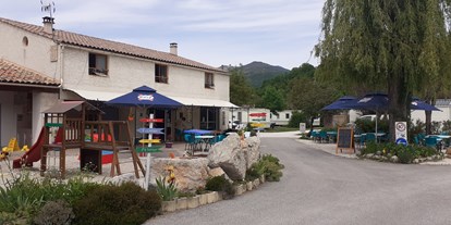 Reisemobilstellplatz - Art des Stellplatz: ausgewiesener Parkplatz - Provence-Alpes-Côte d'Azur - Camping Les Lavandes - CASTELLANE