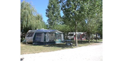 Reisemobilstellplatz - Art des Stellplatz: ausgewiesener Parkplatz - Frankreich - Le Cormier  Camping d'Obterre