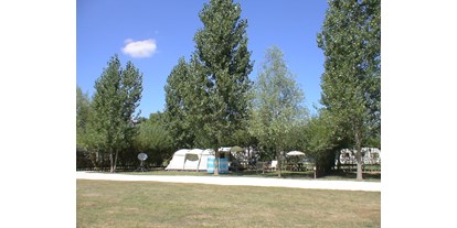 Reisemobilstellplatz - Art des Stellplatz: ausgewiesener Parkplatz - Frankreich - Le Cormier  Camping d'Obterre