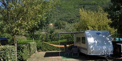 Motorhome parking space - öffentliche Verkehrsmittel - Hérault - Camping Les Cerisiers du Jaur