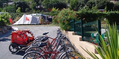 Motorhome parking space - öffentliche Verkehrsmittel - Hérault - Camping Les Cerisiers du Jaur