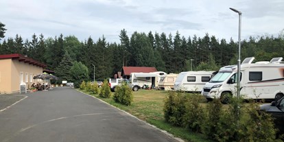 Motorhome parking space - öffentliche Verkehrsmittel - Czech Republic - Stellplätzen - Camping La Provence