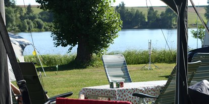 Reisemobilstellplatz - Wohnwagen erlaubt - Tschechien - Stellplätze auch am Wasser vorhanden - Camping Vidlák