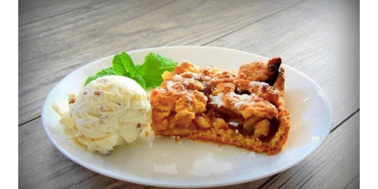 Motorhome parking space - Restaurant - Poland - Warm apple pie with ice cream - Camp 66