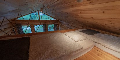 Motorhome parking space - Wintercamping - Poland - log cabin interior - Camp 66