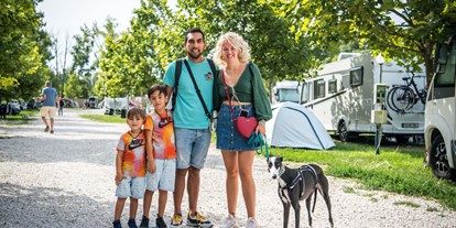 Motorhome parking space - Hunde erlaubt: Hunde erlaubt - Central Hungary - Arena Camping - Budapest