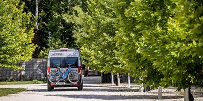 Motorhome parking space - Wohnwagen erlaubt - Hungary - Arena Camping - Budapest