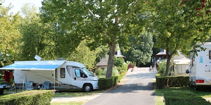 Motorhome parking space - Umgebungsschwerpunkt: Fluss - Hungary - Garten - Castrum Camping Hévíz