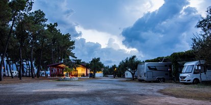 Motorhome parking space - Duschen - Greece - Pitches  - Camping Meltemi