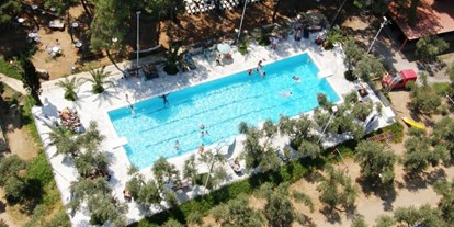 Motorhome parking space - Duschen - Greece - Swimming pool  - Camping Meltemi