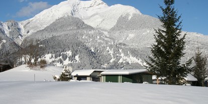 Reisemobilstellplatz - Duschen - Zugspitze - Wunderbare Winterlandschaft im Camping Biberhof - Stellplatz am Camping Biberhof