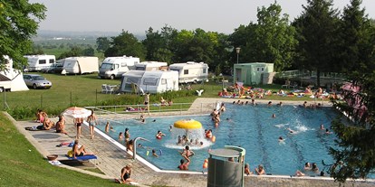 Reisemobilstellplatz - Umgebungsschwerpunkt: Stadt - Burgenland - Sonnenwaldbad direkt neben den Campingplatz - Camping Sonnenwaldbad