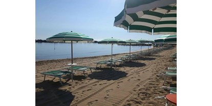 Reisemobilstellplatz - Umgebungsschwerpunkt: Strand - Italien - Area Sosta Costa Verde