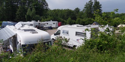 Reisemobilstellplatz - Art des Stellplatz: vor Campingplatz - Eckernförde - Caravanpark am Brahmsee