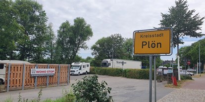 Reisemobilstellplatz - öffentliche Verkehrsmittel - Bad Segeberg - Womostop Plön