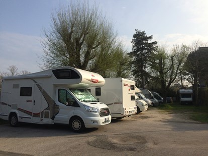 Reisemobilstellplatz - Wohnwagen erlaubt - Aprilia Marittima - Camping Sabbiadoro