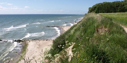Reisemobilstellplatz - Umgebungsschwerpunkt: Meer - Wildromantische Steilküste mit kurtaxfreien Natursandstrand - Wohnmobilpark Ostseeblick