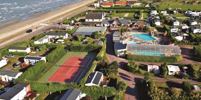 Reisemobilstellplatz - Tennis - Gatteville-le-Phare - 5-Sterne Campingplatz am Meer mit Hallenbad und Schwimmbad, Tennis, and viele Aktivitäten - Camping Le Cormoran