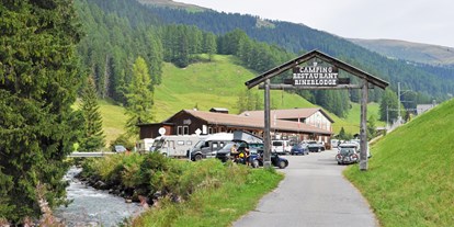 Reisemobilstellplatz - Art des Stellplatz: bei Bergbahn - Graubünden - Camping RinerLodge