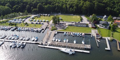 Motorhome parking space - Wintercamping - Mariager Fjord - Overview of Marina and Mobile home area - Hadsund Sejlklub