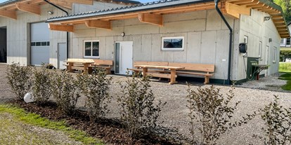 Reisemobilstellplatz - Sauna - Niederösterreich - Gebäude mit Küche und Sanitäranlagen - Camping-Stellplatz Krenn