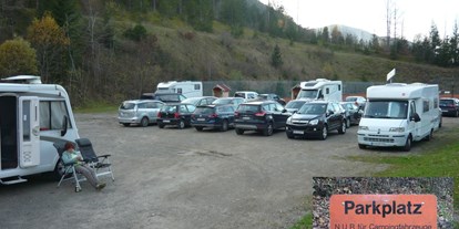 Reisemobilstellplatz - Umgebungsschwerpunkt: Fluss - Aschau im Chiemgau - von Fußballbesuchern zugeparkt - Wohnmobilstellplatz Bayrischzell