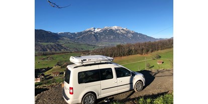 Reisemobilstellplatz - Wintercamping - Morschach - Blick Richtung Pilatus - Erlebnisbauernhofweid