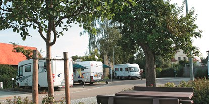 Motorhome parking space - Bad Buchau - (c) Touristikmarketing Bad Buchau - Wohnmobilstellplatz Seegasse