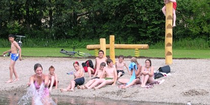 Reisemobilstellplatz - Umgebungsschwerpunkt: Fluss - Schwäbische Alb - Kinder am Strand - Freizeitanlage an der Lauchert