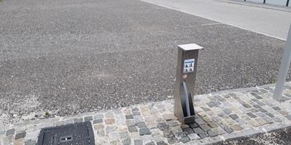 Motorhome parking space - Umgebungsschwerpunkt: Stadt - Oberbayern - Die WC Entsorgungsstation ist gratis. - Wohnmobilstellplatz in der Bahnhofstraße