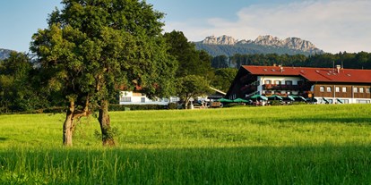 Reisemobilstellplatz - Umgebungsschwerpunkt: Berg - Oberbayern - Hotel und Restaurant mit Blick auf die Kampenwand - Hotel Seiserhof & Seiseralm (Wichtig: keine (Vor-) Reservierung der Plätze möglich!)