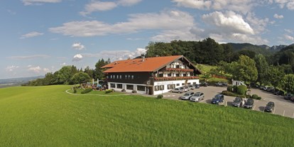 Reisemobilstellplatz - Umgebungsschwerpunkt: Stadt - Pittenhart - Hotel Café Restaurant Seiserhof  - Hotel Seiserhof & Seiseralm (Wichtig: keine (Vor-) Reservierung der Plätze möglich!)