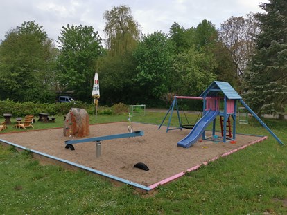 Reisemobilstellplatz - Hunde erlaubt: Hunde erlaubt - Mecklenburg-Vorpommern - Spielplatz - Caravanstellplatz am Tierpark