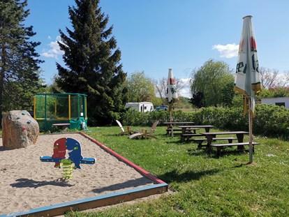 Reisemobilstellplatz - Wohnwagen erlaubt - Spielplatz - Caravanstellplatz am Tierpark