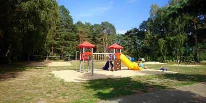 Reisemobilstellplatz - Umgebungsschwerpunkt: am Land - Lüneburger Heide - Spielplatz auf dem Waldbadgelände. - Stellplatz am Waldbad Dähre