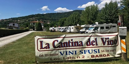 Reisemobilstellplatz - Hunde erlaubt: Hunde erlaubt - Lucca - Pisa - Una parte dell'area sosta - Area sosta la Cantina del vino Barga