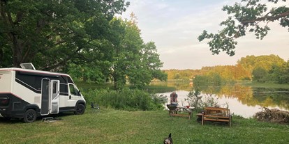 Reisemobilstellplatz - Hunde erlaubt: Hunde teilweise - Estland - Direkt am See in Viitina - Viitina am See in Estland