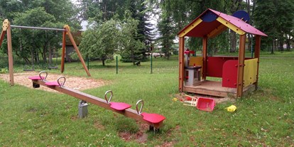 Motorhome parking space - Wohnwagen erlaubt - Estonia - direkt am Gelände, der Kinderspielplatz - Viitina am See in Estland
