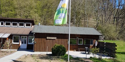 Motorhome parking space - Umgebungsschwerpunkt: Berg - Sanitärgebäude und Rezeption - Wohnmobil- und Campingpark Ambergau
